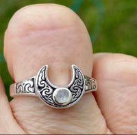 Upturned Horns Moon Ring